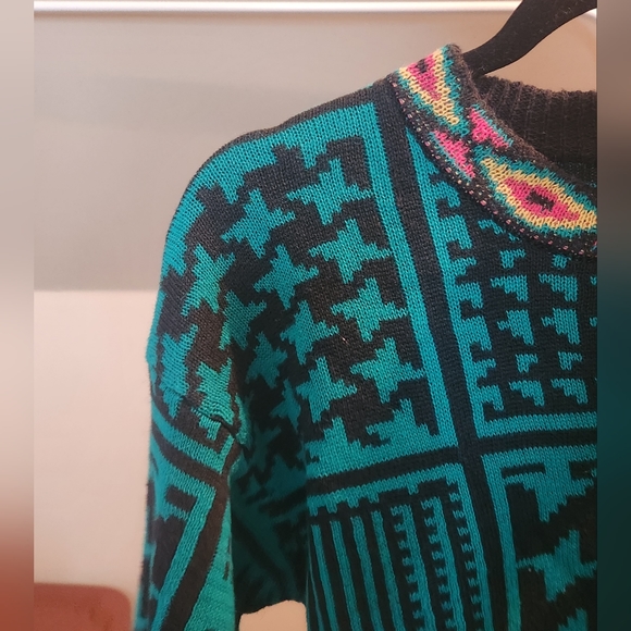 GENERRA- Geometric Sweater - Picture 4 of 5